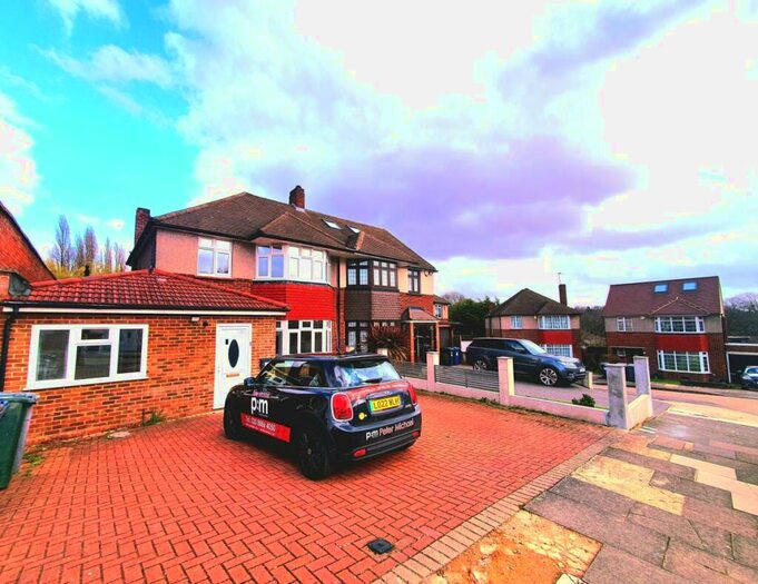 3 Bedroom Semi-Detached House To Rent In Summit Close, Southgate, N14