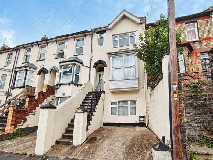 5 Bedroom Terraced House For Sale In Luton Road, Chatham, Kent, ME4