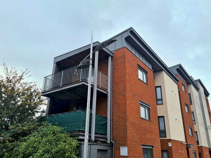 1 Bedroom Flat To Rent In Lumpy Lane, SO14