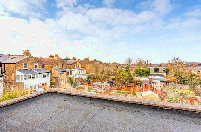 1 Bedroom Apartment For Sale In Goodrich Road, East Dulwich, London, SE22
