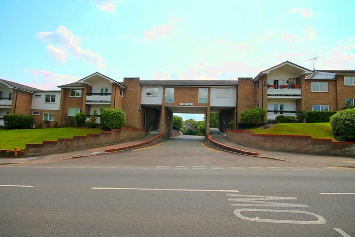 1 Bedroom Flat To Rent In Cedar Court, Epping, CM16
