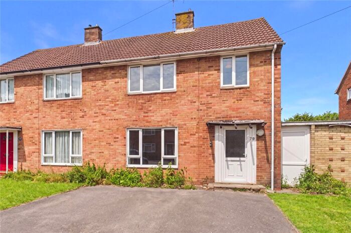 3 Bedroom Semi-Detached House For Sale In Huntsmoor Road, Tadley, Hampshire, RG26