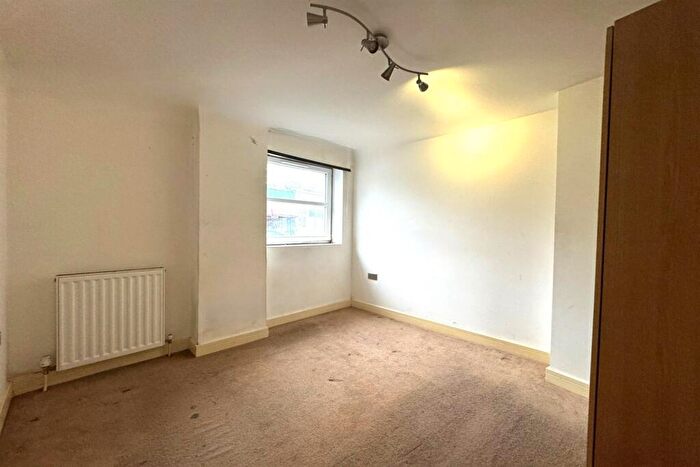2 Bedroom Apartment To Rent In Mountgrove Road, N5