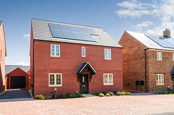 4 Bedroom Detached House For Sale In Middleton Cheney, Banbury, OX17