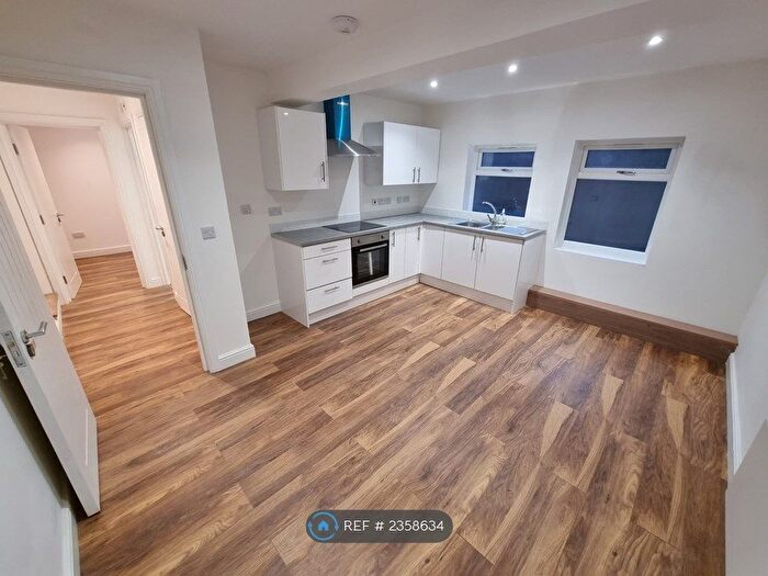 2 Bedroom Flat To Rent In Alexandra House, London, N4