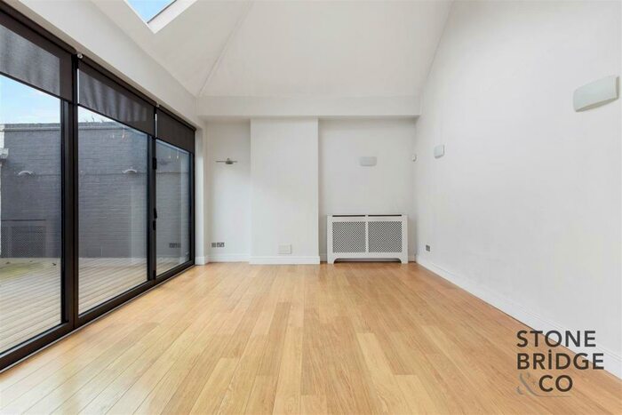 2 Bedroom Apartment To Rent In Hampstead Lane, London, N6