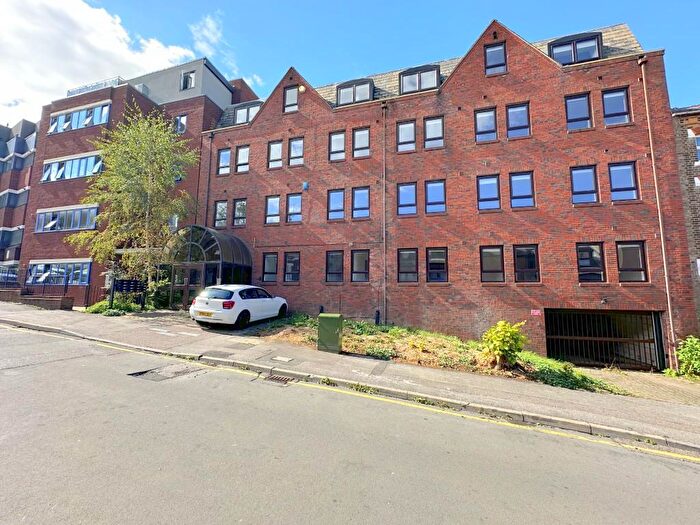 2 Bedroom Apartment To Rent In Rothesay Road, Luton, LU1