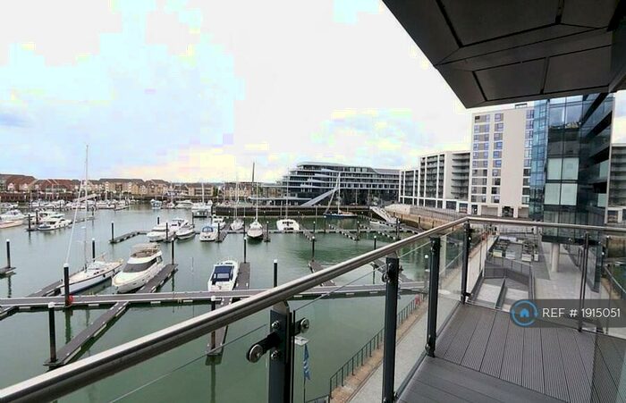 2 Bedroom Flat To Rent In Admirals Quay, Southampton, SO14