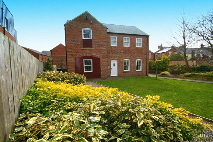 2 Bedroom Apartment To Rent In Gilesgate, Durham, DH1