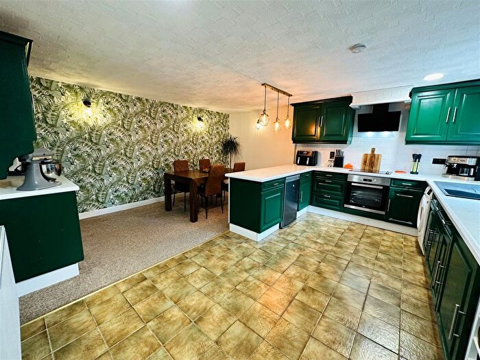 2 Bedroom Semi-detached House For Sale In Hook Road, Goole, DN14