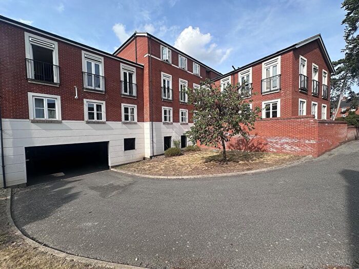 3 Bedroom Apartment For Sale In Circular Road South, Colchester, CO2