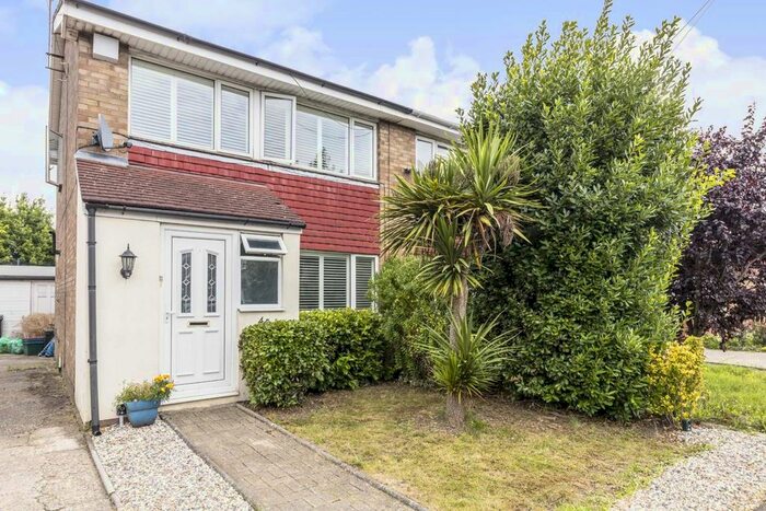 3 Bedroom Semi-Detached House To Rent In Riverdale Road, Hanworth, Feltham, TW13