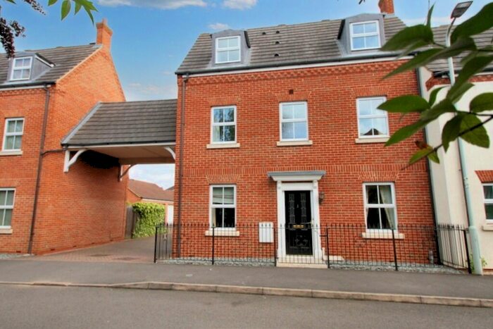 3 Bedroom Town House To Rent In Abrahams Close, Bedford, Bedfordshire, MK40