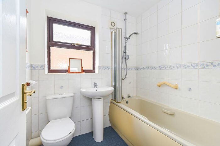 2 Bedroom Semi-Detached Bungalow For Sale In Lambert Close, Market Weighton, York, YO43