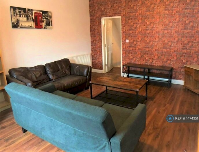 4 Bedroom Terraced House To Rent In Glendore, Salford, M5