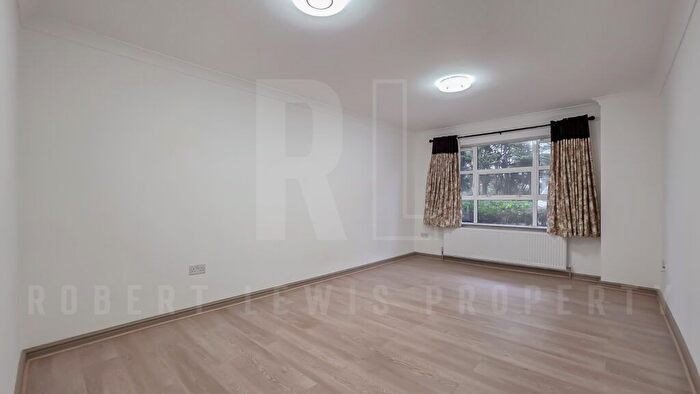 2 Bedroom Flat To Rent In Old Kenton Lane, London, NW9