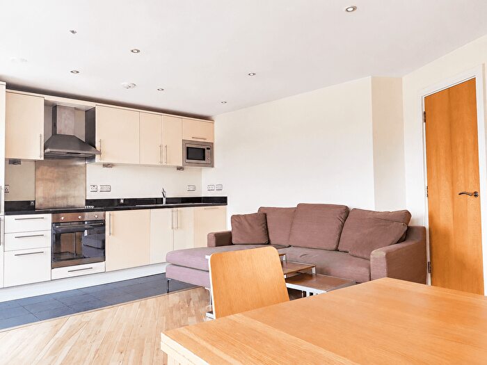 2 Bedroom Flat To Rent In Raphael House, IG1