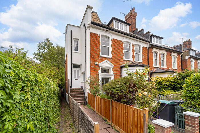 2 Bedroom Apartment For Sale In Clifton Road, Crouch End, N8