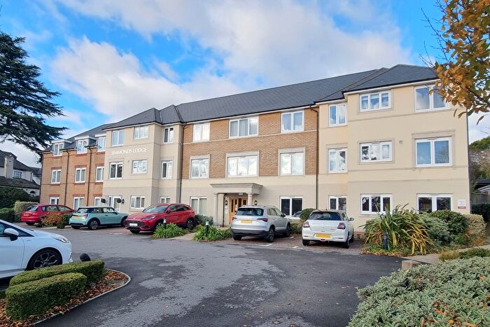 2 Bedroom Flat For Sale In Drayton, Hampshire, PO6