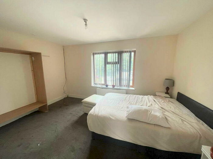 Flat To Rent In Great Cambridge Road, Cheshunt, EN8