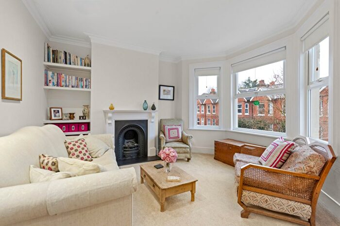 2 Bedroom Maisonette For Sale In Murray Road, London, W5