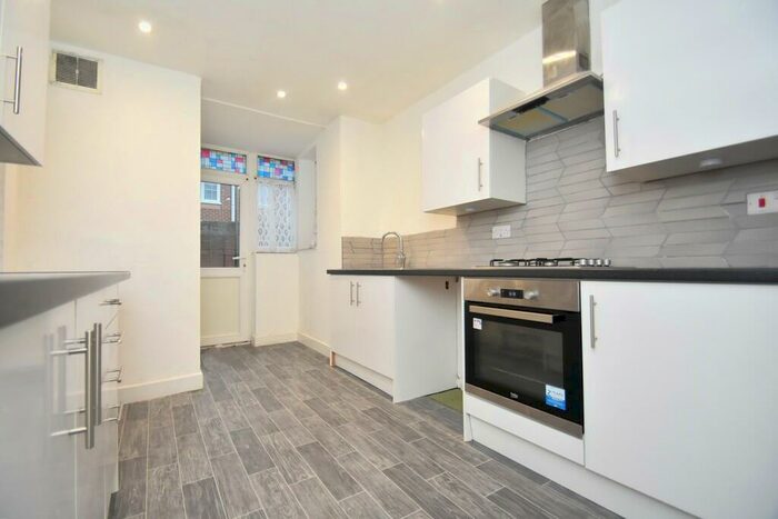 3 Bedroom End Of Terrace House To Rent In Cottage Grove, Southsea, PO5