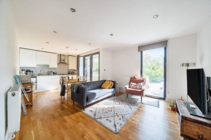 1 Bedroom Flat To Rent In Giffin Street, Market House, SE8