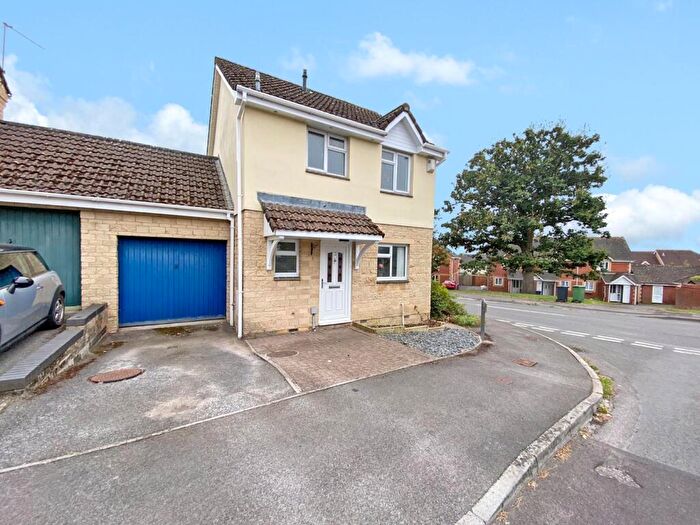 3 Bedroom Link Detached House To Rent In Rumble Dene, Pewsham, SN15