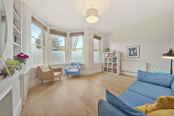 2 Bedroom Flat To Rent In Middle Lane, London, N8