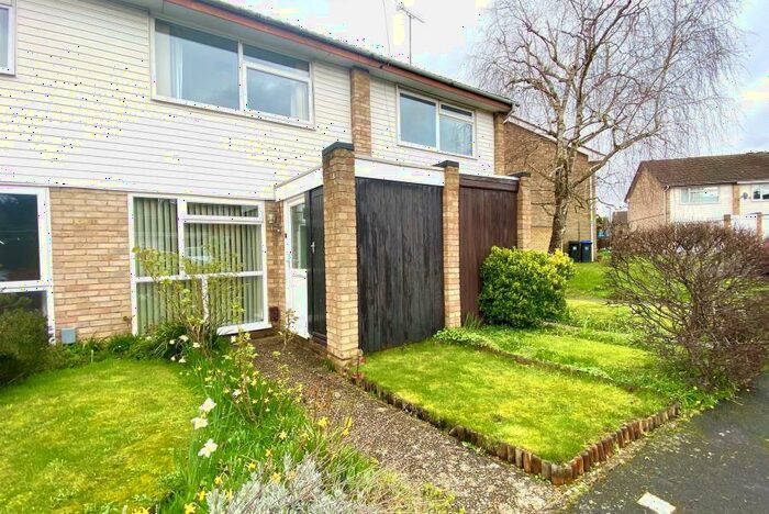 2 Bedroom Terraced House To Rent In St Johns, GU21