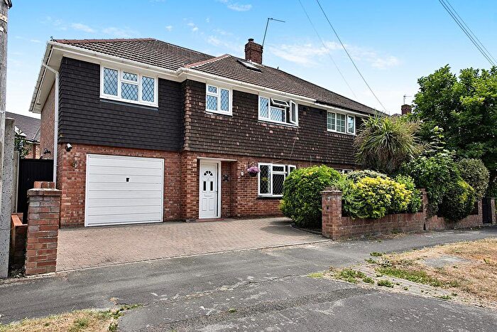 4 Bedroom Semi-Detached House For Sale In Nutbourne Road, Farlington, PO6