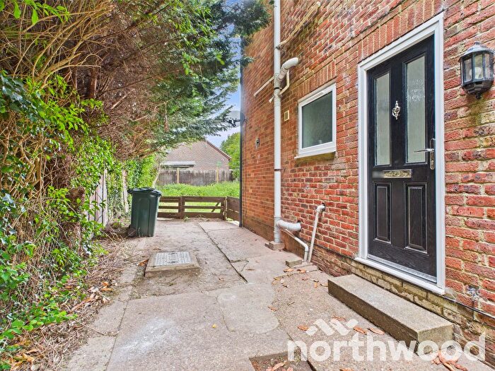 1 Bedroom Flat To Rent In Tennyson Road, Ashford, TN23