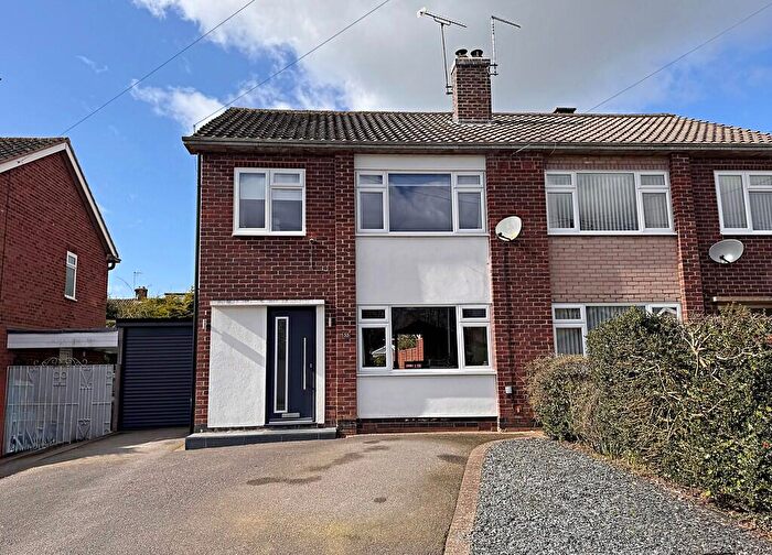 3 Bedroom Semi Detached House For Sale In De Montfort Road, Kenilworth, CV8