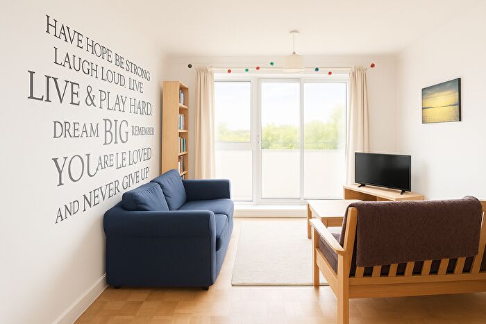 2 Bedroom Flat To Rent In Blenheim Road, London, SW20