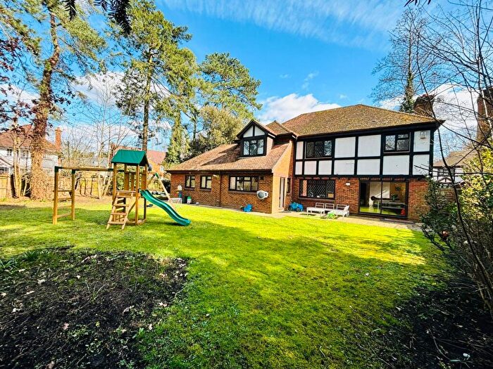 4 Bedroom Detached House To Rent In Chadworth Way, Claygate, KT10