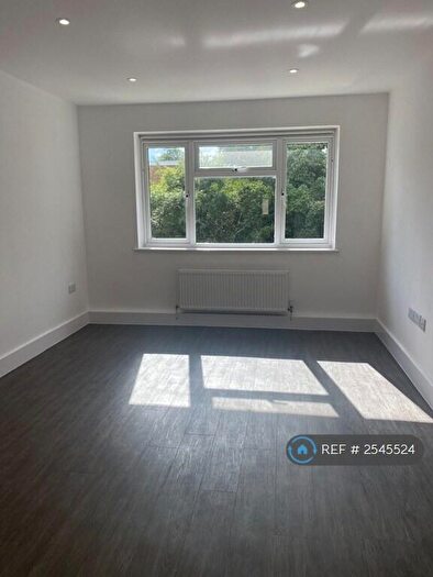 1 Bedroom Flat To Rent In Woodlands Road, Thundridge, Ware, SG12