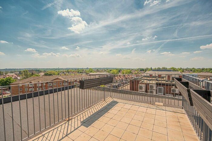 4 Bedroom Flat To Rent In Ballards Lane, North Finchley, London, N12