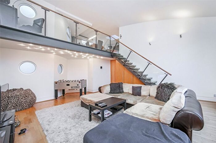 2 Bedroom Flat To Rent In Kingsland Road, London, E2