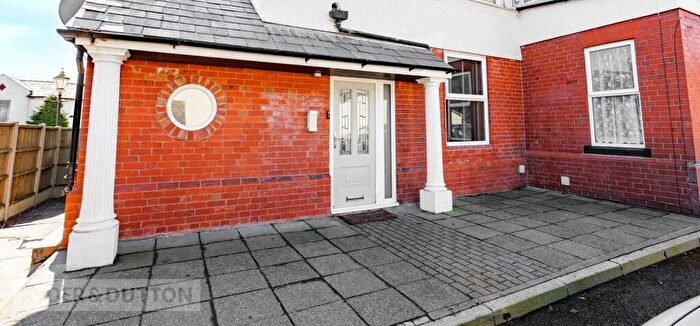 2 Bedroom Apartment For Sale In Arncliffe Rise, Moorside, Oldham, OL4