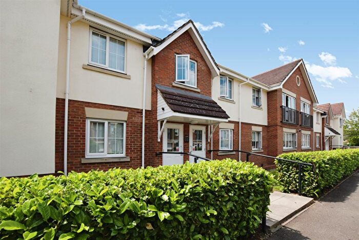 2 Bedroom Flat To Rent In Coleridge Way, Borehamwood, WD6