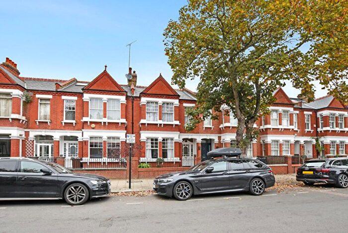 3 Bedroom Terraced House For Sale In Wavendon Avenue, London, W4