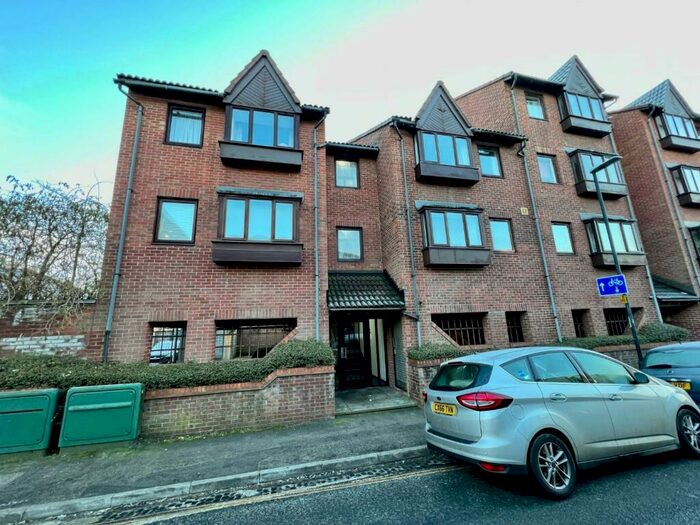 Flat To Rent In Gibbs Court, Victoria Avenue, Bristol, BS5
