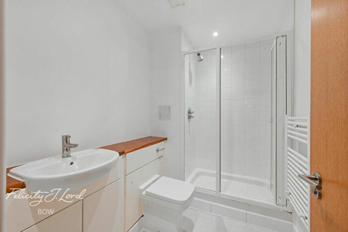 2 Bedroom Flat For Sale In Meath Crescent, London, E2