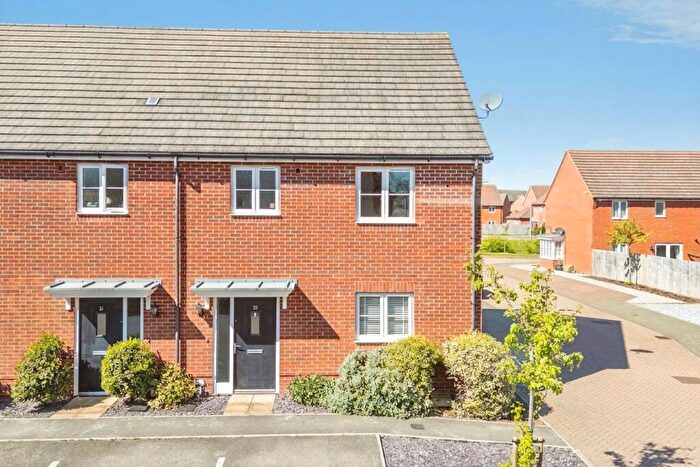 3 Bedroom Semi Detached House For Sale In Lawrence Place, Shinfield, RG2