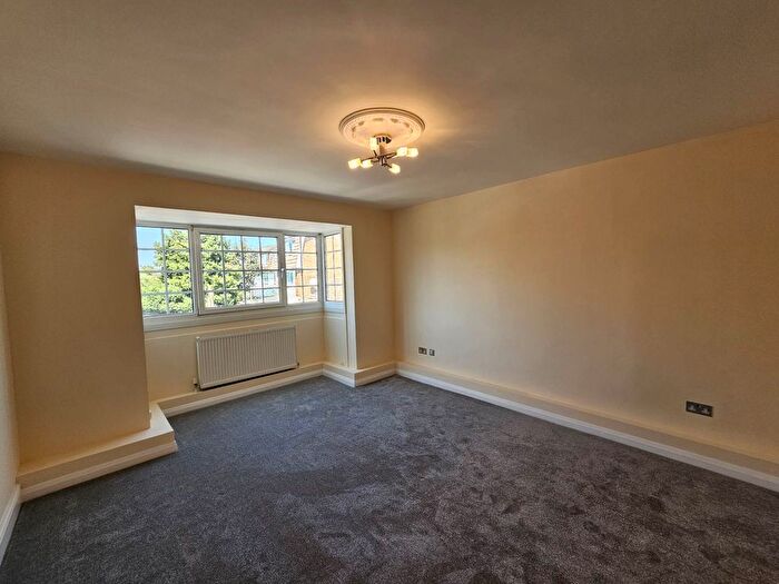 4 Bedroom Terraced House To Rent In Wilkinson Road, Custom House, E16