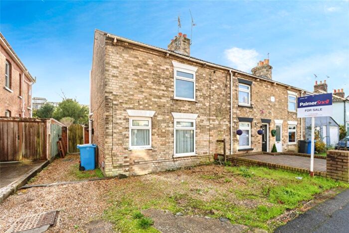 2 Bedroom End Of Terrace House For Sale In Blandford Road, Poole, Dorset, BH15