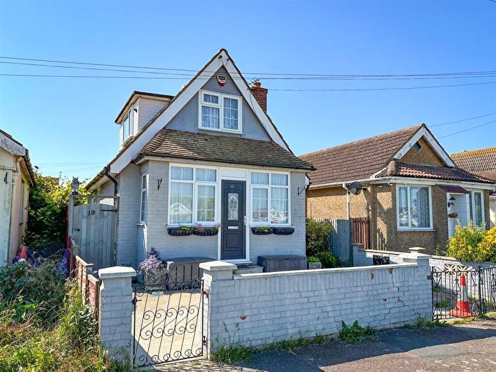 3 Bedroom Chalet For Sale In St. Christophers Way, Jaywick, Clacton-On-Sea, CO15