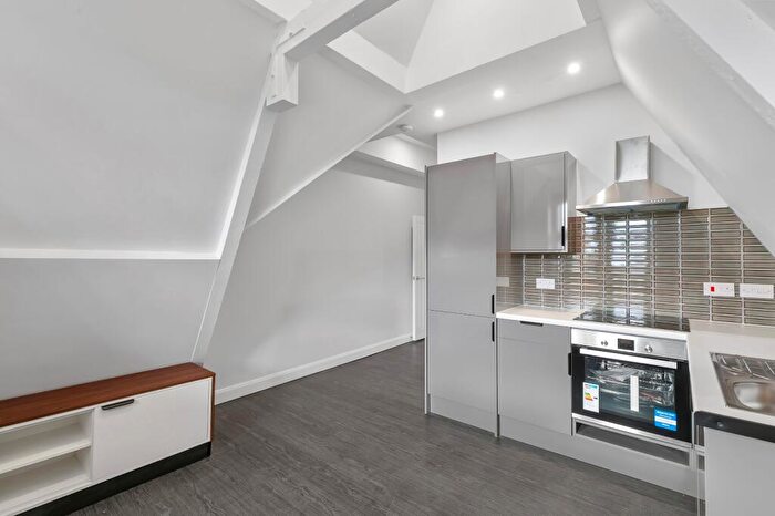 1 Bedroom Flat To Rent In Leeds Road, Hipperholme, Halifax, HX3