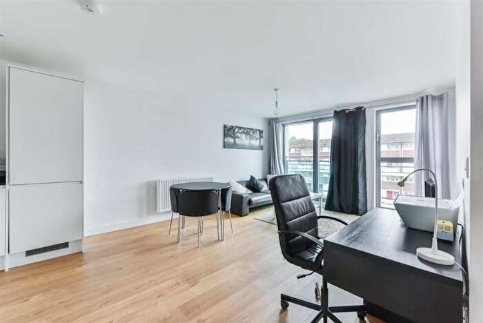 2 Bedroom Apartment For Sale In High Street, Redhill, RH1