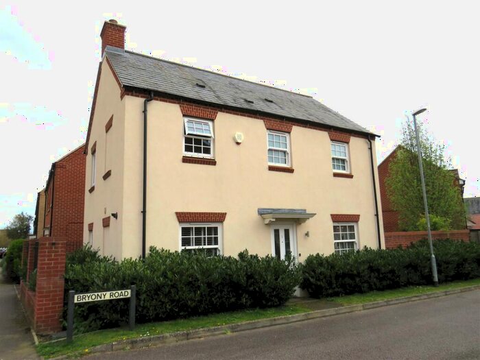 3 Bedroom Detached House To Rent In Bryony Road, Stotfold, SG5